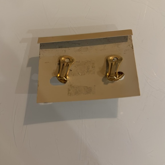 Lisa Kao vintage clip-on earrings - Picture 3 of 3